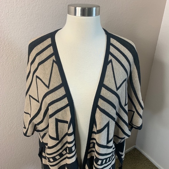 Madison S/P Open Style Shrug Poncho - Picture 3 of 9